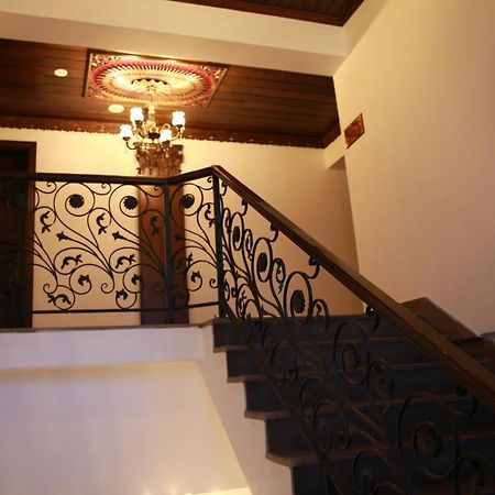 Cheltikov Hotel カルス エクステリア 写真