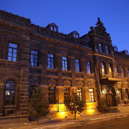 Cheltikov Hotel カルス エクステリア 写真