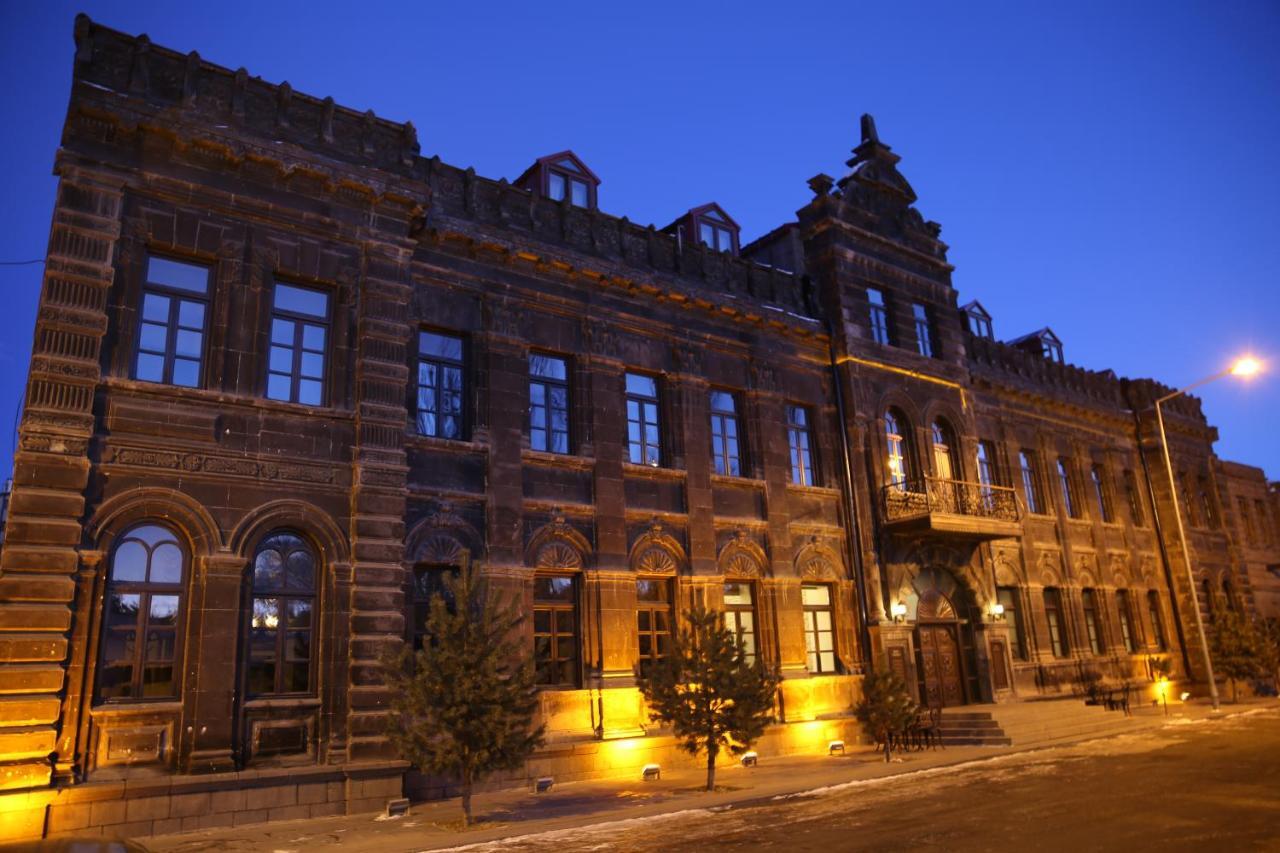 Cheltikov Hotel カルス エクステリア 写真